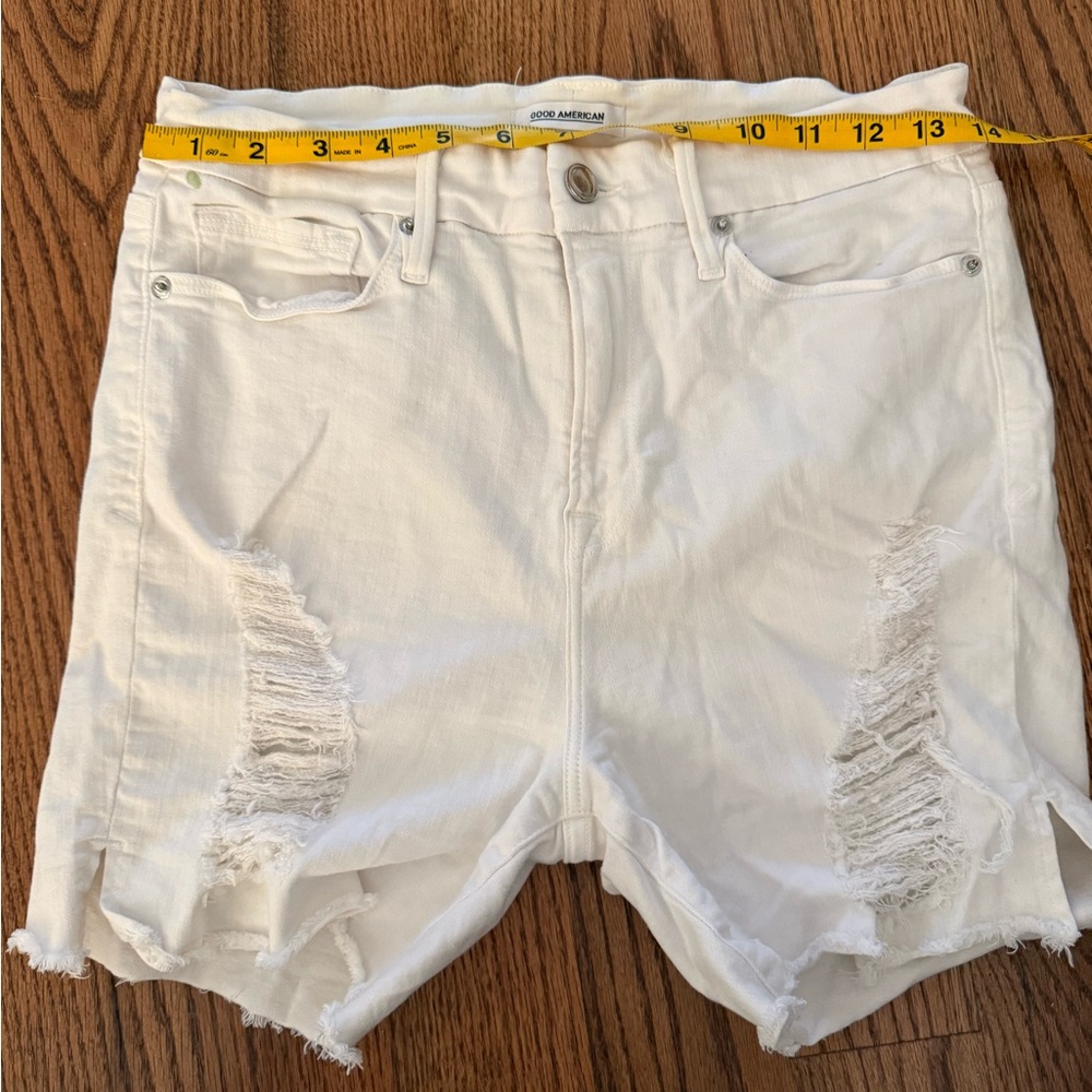 Good American white denim jean shorts sz 31